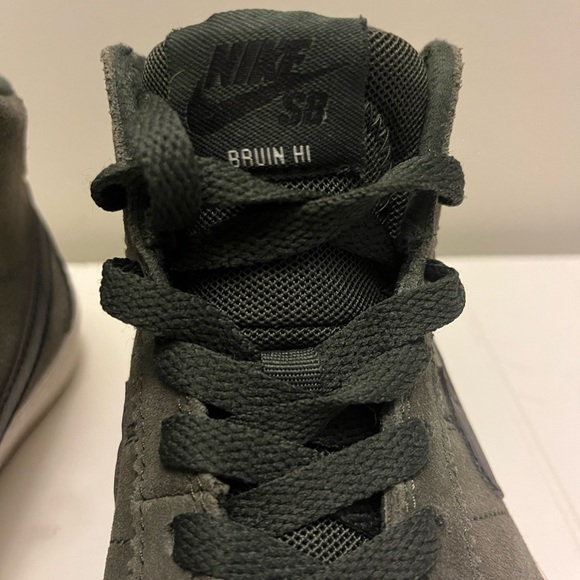NIKE Women’s SB Bruin Hi Green Suede Shoe 6.5 - Picture 2 of 5